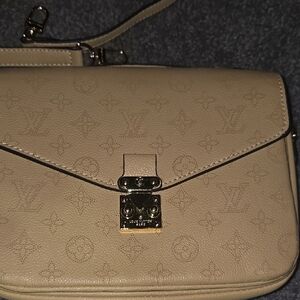 Louis Vuitton Cream Crossbody Bag Price For 48 House Only